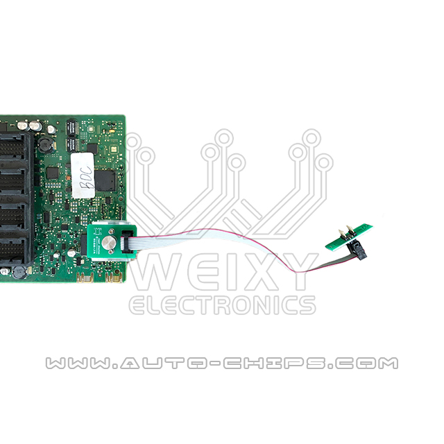 Puncture socket adapter for SOIC8 eeprom chip